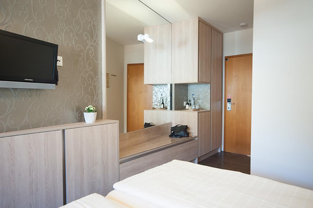 Weinhotel St. Stephanus เซลทิงเงน-อาคทิก ภายนอก รูปภาพ